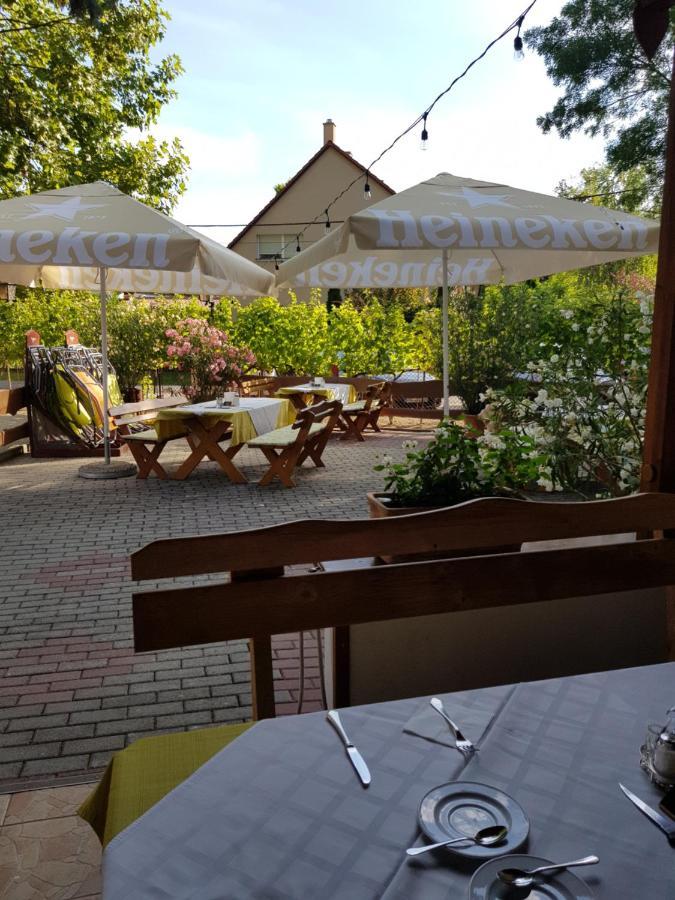 Sommer Panzio Balatonföldvár Extérieur photo