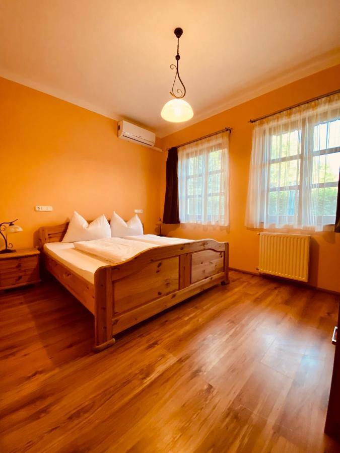 Sommer Panzio Balatonföldvár Extérieur photo