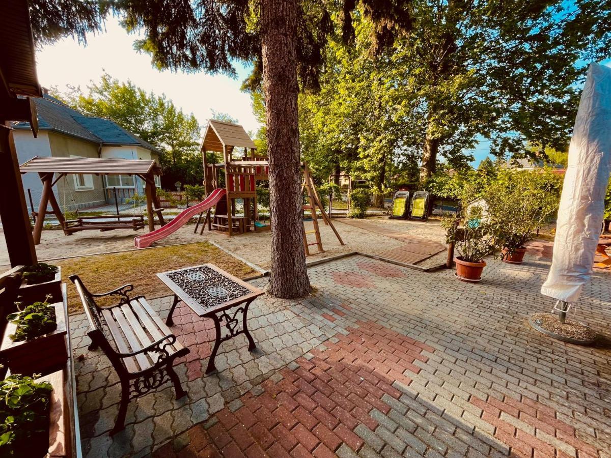 Sommer Panzio Balatonföldvár Extérieur photo