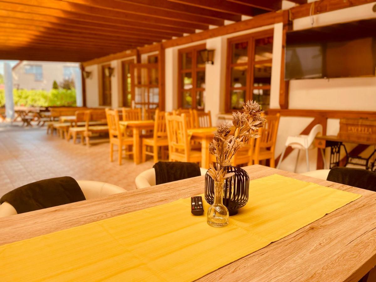 Sommer Panzio Balatonföldvár Extérieur photo