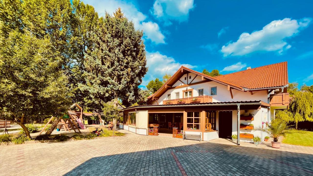 Sommer Panzio Balatonföldvár Extérieur photo
