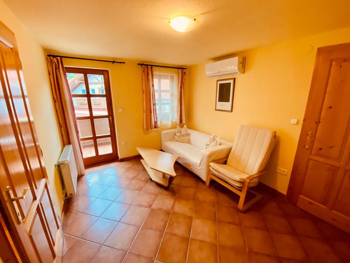 Sommer Panzio Balatonföldvár Extérieur photo