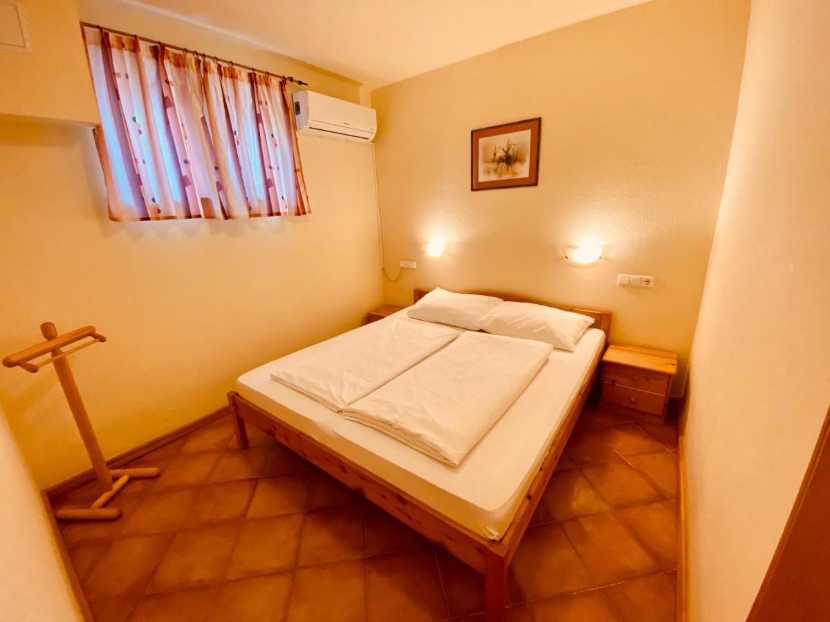 Sommer Panzio Balatonföldvár Extérieur photo