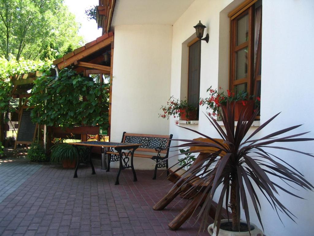 Sommer Panzio Balatonföldvár Extérieur photo