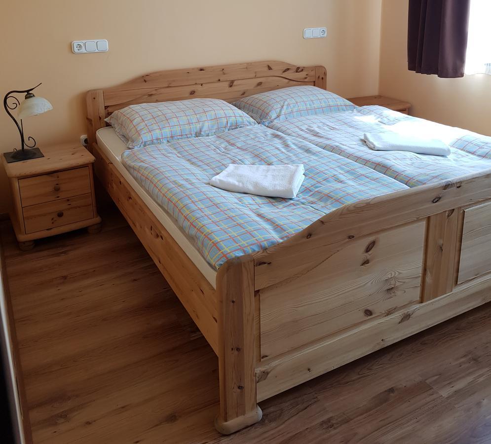 Sommer Panzio Balatonföldvár Extérieur photo